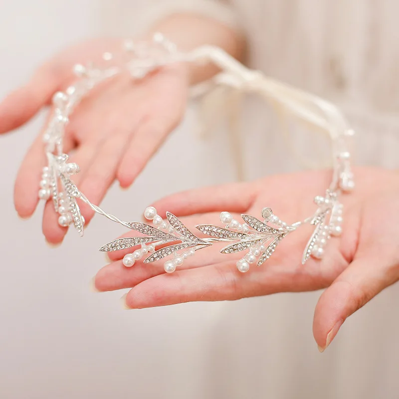 

Crystal Pearl Tiara Leaf Wreath Headpiece Wedding Headband Silver Crown Pearl Hair Vine Hair Bridal Jewelry for A Bride