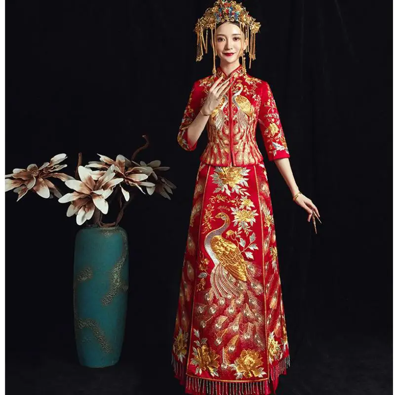 

Chinese Red Traditional Dress Embroidery Qipao Vintage Mandarin Collar Cheongsam Elegant Vestidos Noble Bride Wedding Dress
