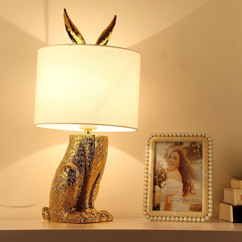 

Simple Modern Rabbit Resin Table Lamps Study Bedroom Living Room Creative Light Decorate Home Lighting Birthday Friends Gift
