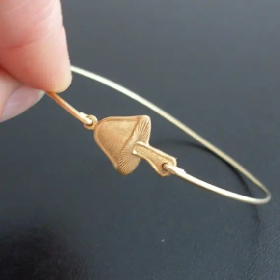 

Mushroom Charm Bangle Bracelet Brass Wire Golden Color Gift for Friend Retro Beautiful Jewelry for Lady YPQ0151