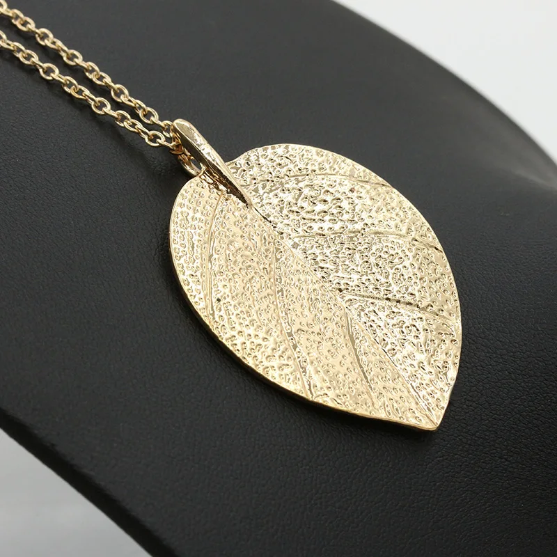 Cheap Costume Jewelry Gold Color Color Leaf Design Pendant Necklaces 