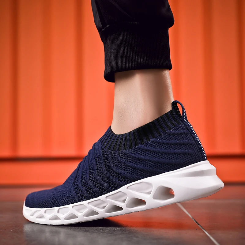 Hemmyi جدا ضوء كبيرة حجم أحذية رجالي Flyknit تنفس في الهواء الطلق أحذية رياضية الذكور الأحذية الانزلاق على تنيس Masculino Adulto Hemmyi جدا ضوء كبيرة حجم أحذية رجالي Flyknit تنفس في الهواء الطلق أحذية رياضية الذكور الأحذية الانزلاق على تنيس Masculino Adulto