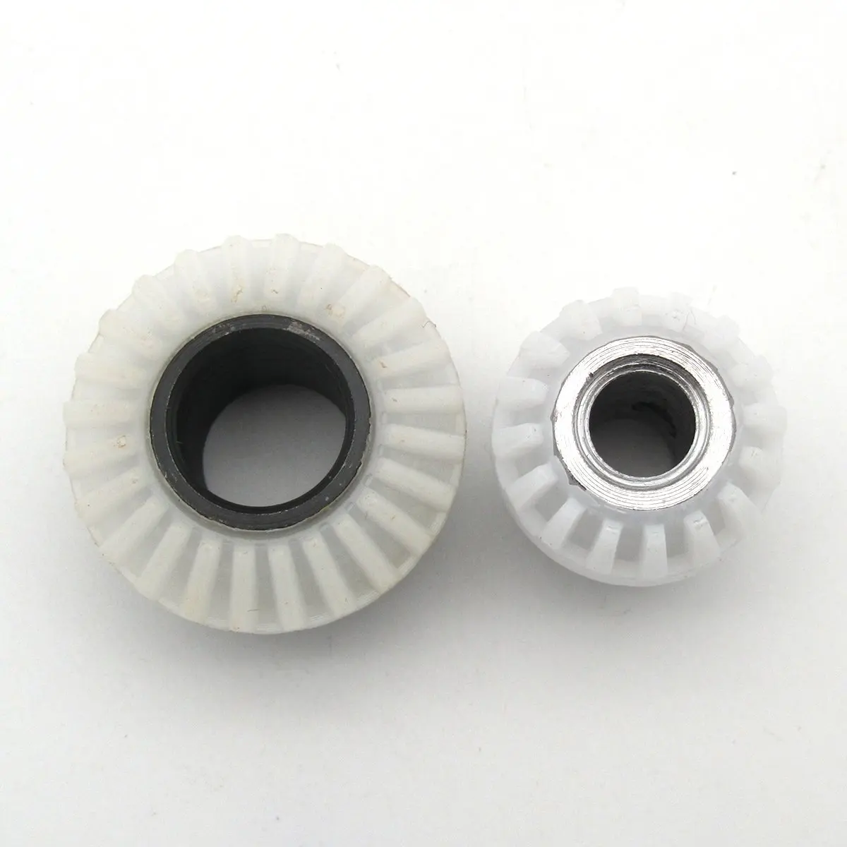 

BELT SHAFT+ARM SHAFT BEVEL GEAR FIT FOR SINGER 252,257,258,259,263,267,288,3102, 3103, 964,966,968,972,974 #446021+319695 1 set