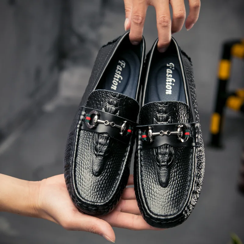 

2018 leather peas shoes crocodile pattern casual men's shoes set foot driving shoes lazy shoes.