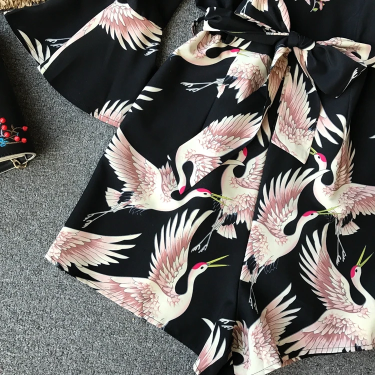 Летние женские комбинезоны с v-образным вырезом и принтом Журавля, широкие шорты с расклешенными рукавами, пляжные шифоновые Комбинезоны черного цвета