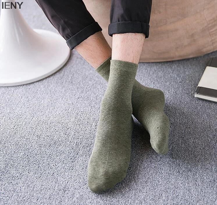 

IENY Gentleman men's socks autumn new solid color business cotton men's tube socks