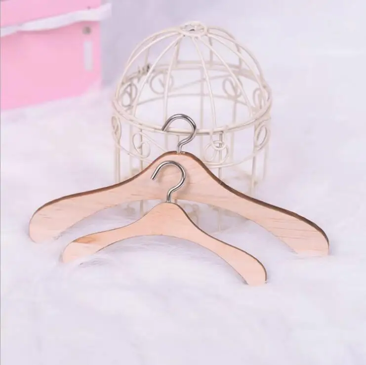 

original 1/6 hangers barbie wood hangers Furniture Mini Clothing Hangers Closet Wardrobe Hanging Decoration Dolls Accessories