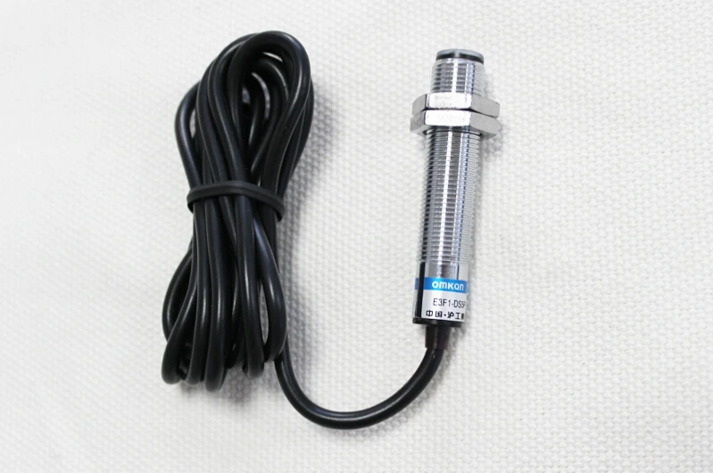 

Diffuse reflection Type photoelectric switch sensor E3F1-DS5C4 NPN NO diameter 18mm distance 5cm Transducer