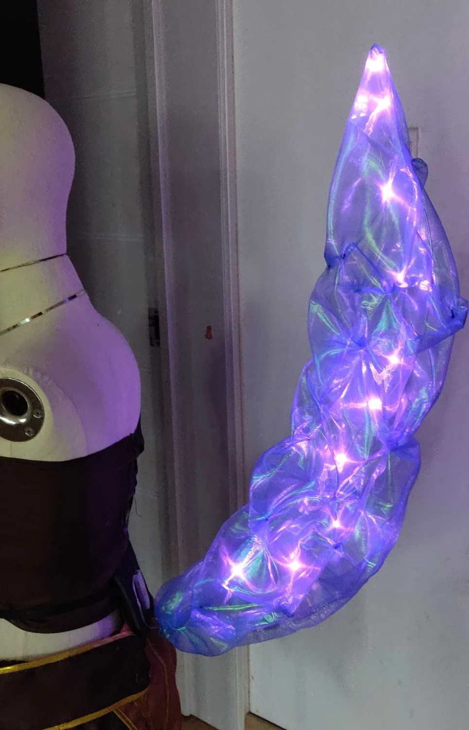 In stock! Anime prop 2019 LOL Ahri tail KDA Idol singer new skin kda tails shiny Nine-Tailed Fox Ahri cosplay costumes In stock! Anime prop 2019 LOL Ahri tail KDA Idol singer new skin kda tails shiny Nine-Tailed Fox Ahri cosplay costumes