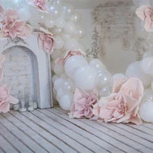 Розовые цветы белые воздушные шары вечерние фото фоновые фотографии фоны качество винил