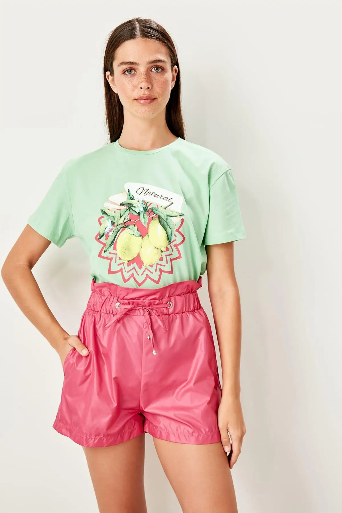 Trendyol зеленые Базовые Трикотажные футболки с принтом TWOSS19TS0408 | Женская одежда