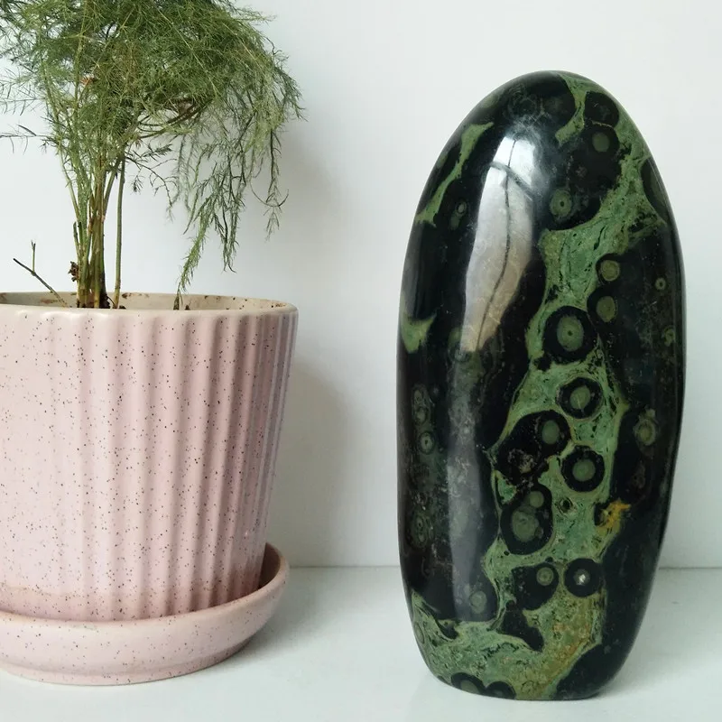 

omg Natural green peacock stone feng shui decoration beautiful home decoration desk display