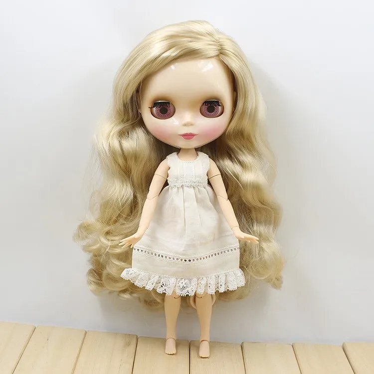 Neo Blythe Doll with Blonde Hair, White Skin, Shiny Face & Factory Jointed Body 4