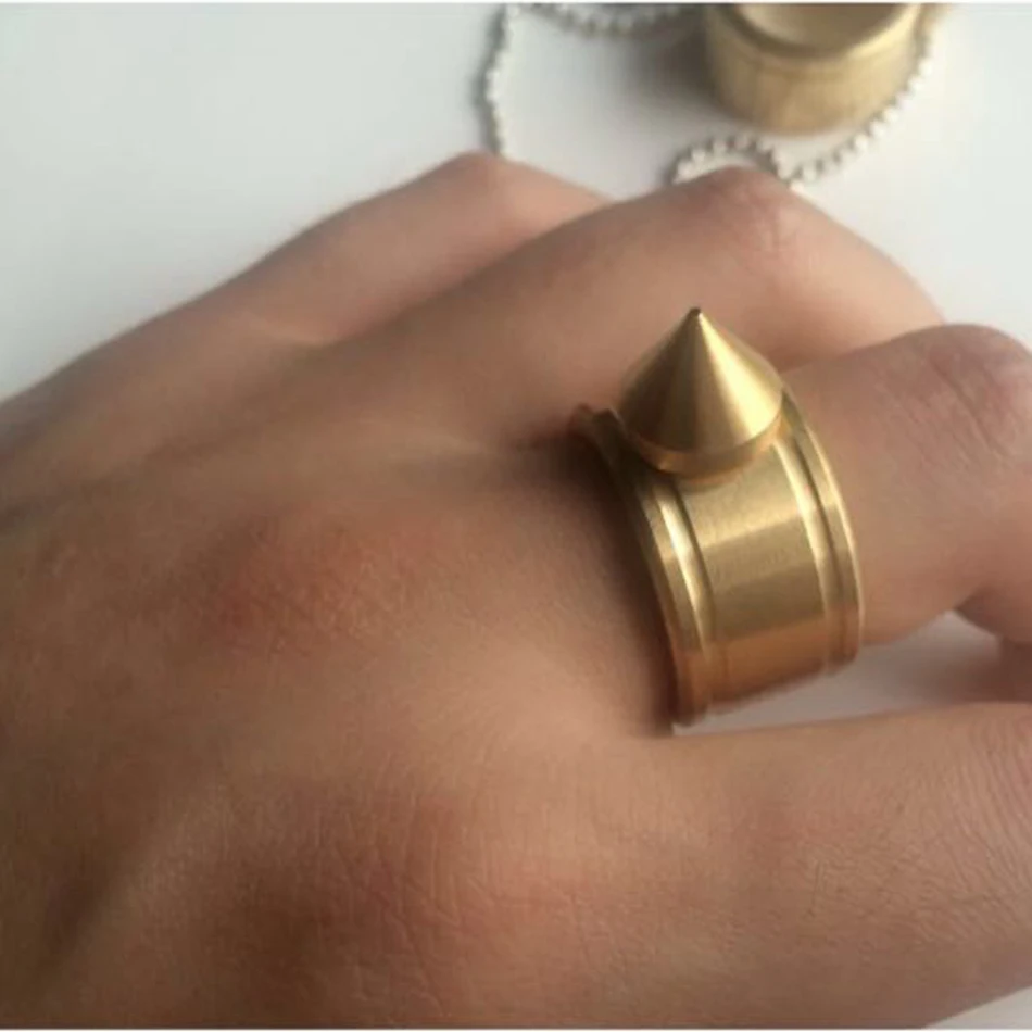 

Outdoor Selfdefense Finger Ring Pendant Keychain Multifunction EDC Tactical Brass Women Girl Security Outdoor Survival Mini Tool