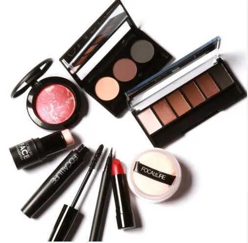 

FOCALLURE Makup Tool Kit 8 PCS Must Have Cosmetics Including Eyeshadow Lipstick With Makeup sets Bag