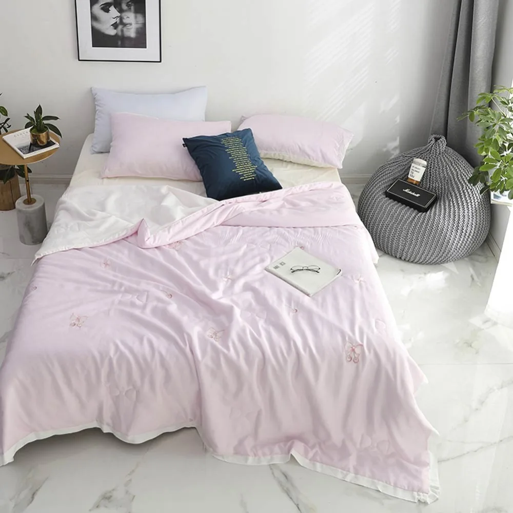 

2019 Fresh Pink Butterfly Summer Quilt Air-condition Embroidery Comforter Artificial Silk Fabric Polyester Queen Size
