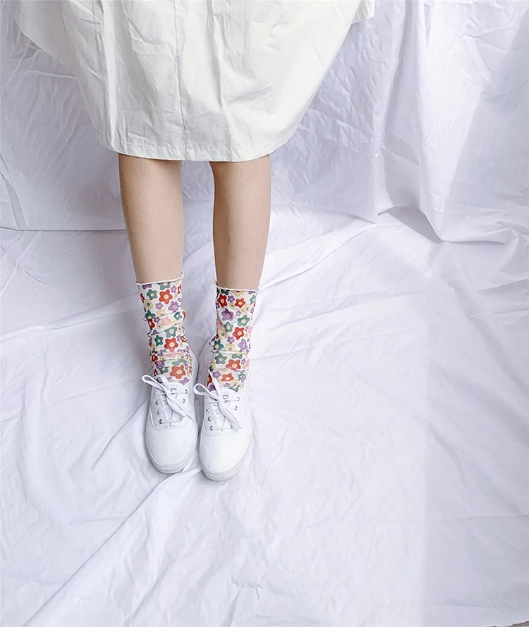 FENNASI/2 пары женских черных носков с цветочным принтом прозрачные свободные трендовые женские носки Длинные kawaii Happy летние модные газовые носки