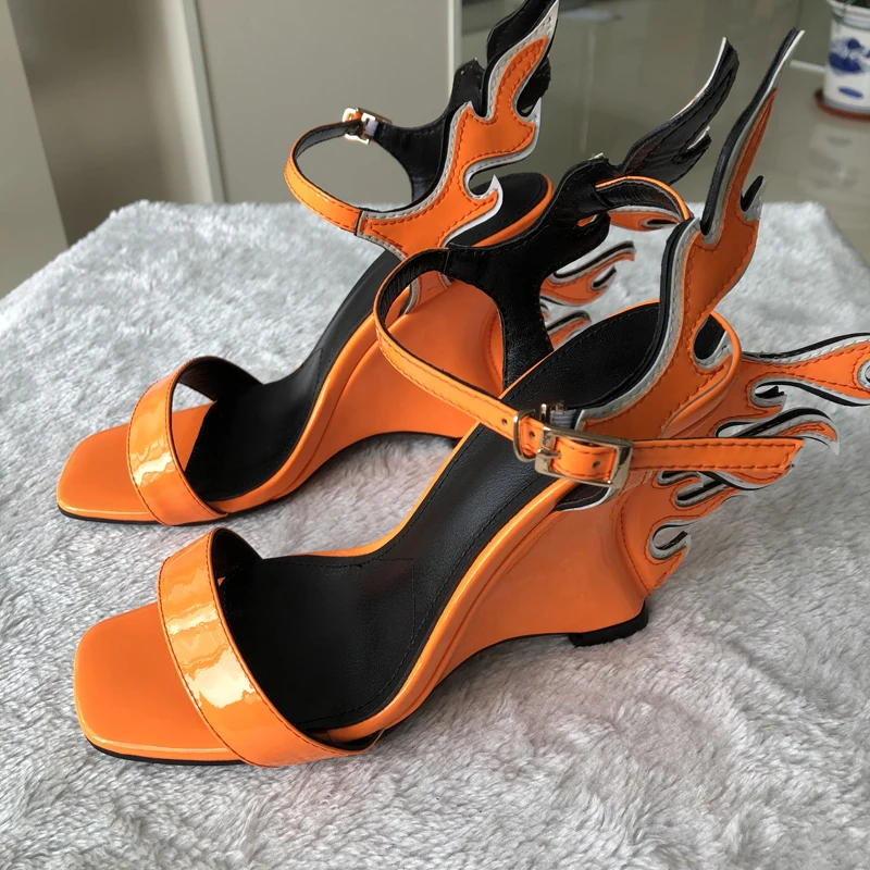 Vienantin/Новинка года; стильные босоножки на высокой танкетке с крыльями пламени; женская обувь для вечеринок из лакированной кожи; цвет белый, оранжевый; женские туфли-лодочки
