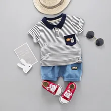 Одежда с короткими рукавами для мальчиков, комплект летней одежды в полоску, футболка с отложным воротником+ джинсовый костюм, одежда для детей 1, 2, 3, 4 лет