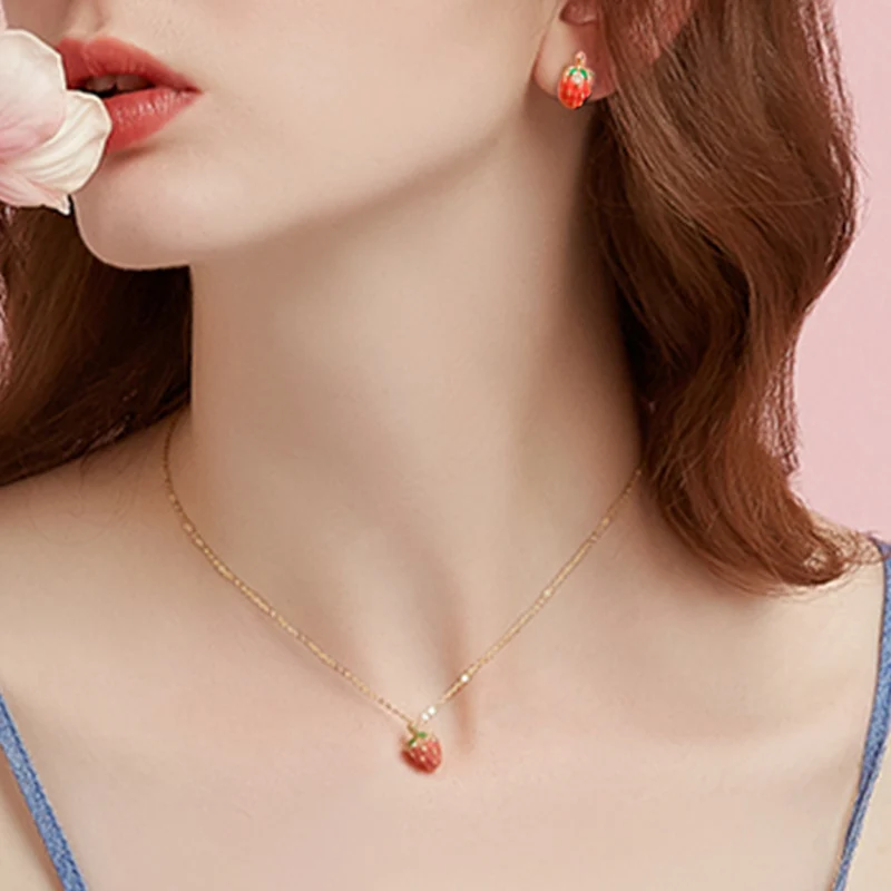 

New Cute Red Small Strawberry Necklace Fashion Gold Color Fruit Short Choker Necklace For Girl Children Gifts Party Jewelry