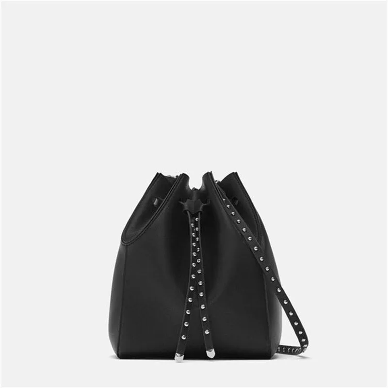 

Lady bucket bag with rivet black color 2019 new design elegant women shoulder bag with string