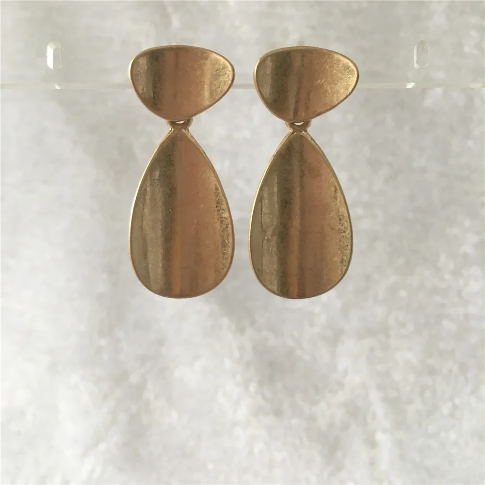

TRENDY WORN GOLD SILVER COLOR CURVED STUD EARRING FOR WOMAN GIRL