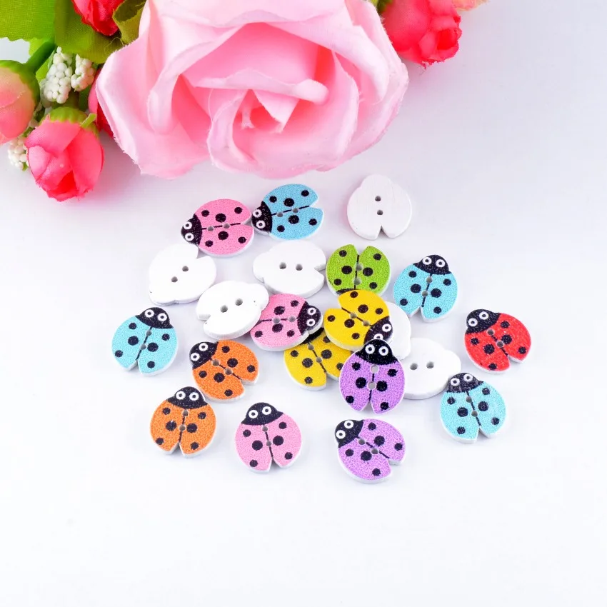 50Pcs Random Mixed Lovely Cartoon Ladybug 2 Holes Multicolor Wood