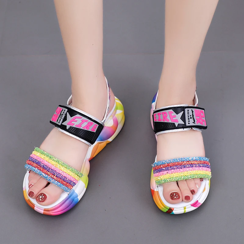 Г., модные летние женские сандалии на платформе пляжные сандалии на плоской толстой подошве серебристого и розового цвета Размеры 35-40