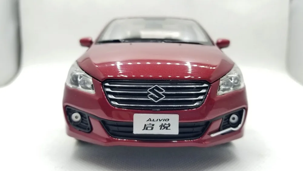 1:18 Модель литья под давлением для Suzuki Alivio Ciaz красный седан игрушечный автомобиль