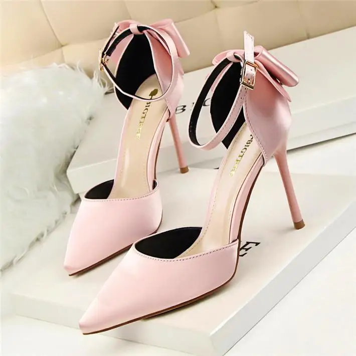 BIGTREE/милые босоножки с пряжкой и бантиком, женские осенние модные однотонные шелковые босоножки с закрытым носком, пикантные женские туфли на высоком каблуке с острым носком - Цвет: Pink