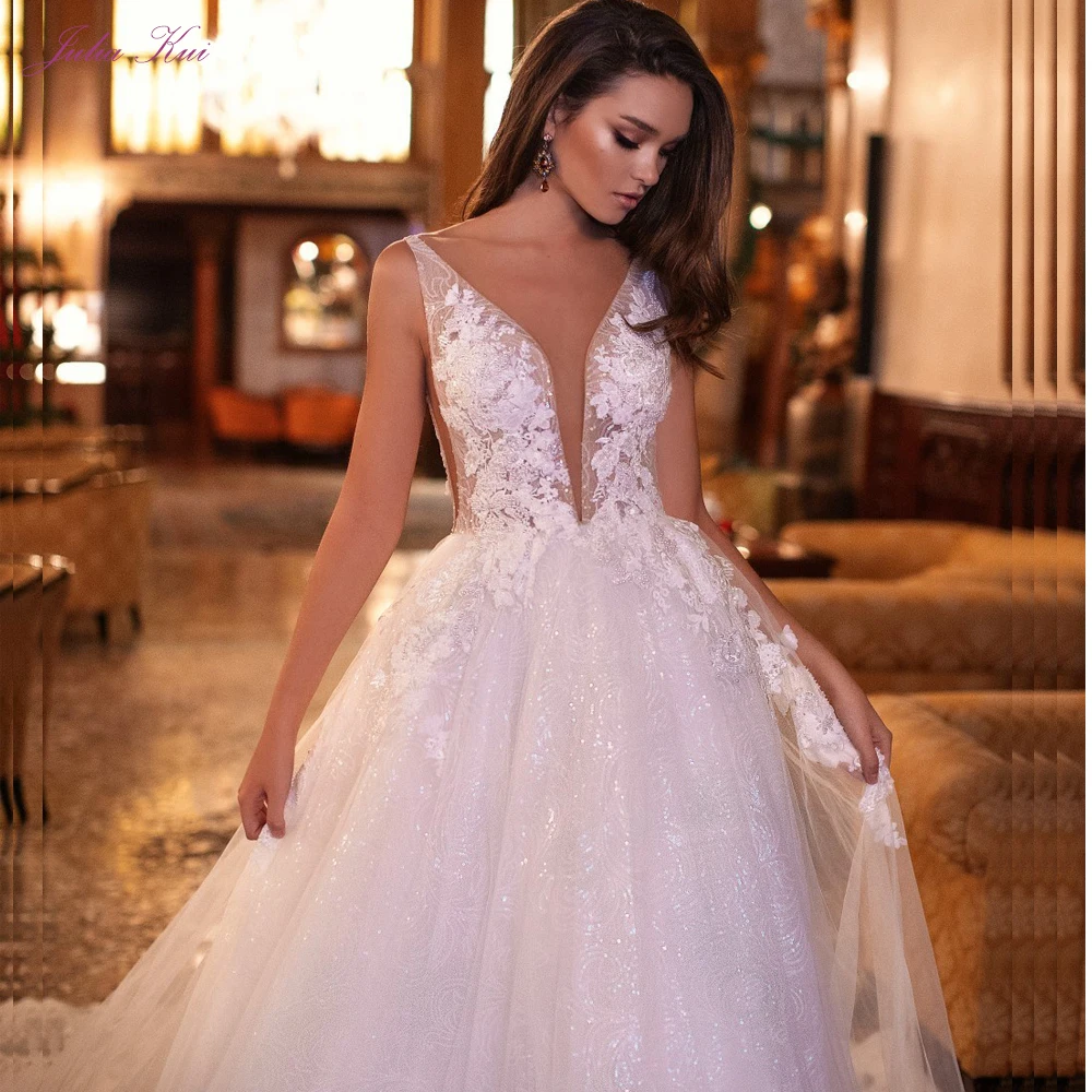 

Julia Kui New Arrival Elegant V-Neck A-line Wedding Dress Sleeveless Court Train Floor-Length Backless Skirt Vestido de noiva