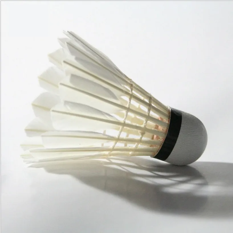 12 piezas Badminton Shuttlecock buena vuelo durabilidad pato plumas volantes Badminton 12 piezas Badminton Shuttlecock buena vuelo durabilidad pato plumas volantes Badminton