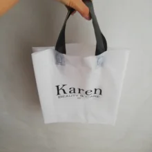 500 шт./лот, пластиковый магазин с логотипом, сумка для покупок с ручкой, подарочная упаковка для маленьких продуктов, одежды и обуви