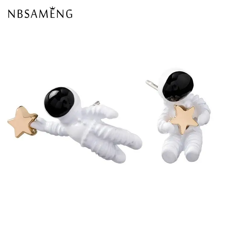 

Original Creative Space Astronauts Small Stud Earrings Asymmetric Pentagram Contracted Earrings Fashion Ladies Jewelry