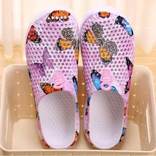  2022 Womens Casual Clogs Breathable Beach Sandals Valentine Slippers Summer Slip On Women Flip Flops Shoes Home Shoes For Women 