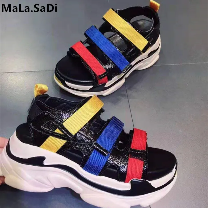 

European station women's shoes 2019 summer new patent leather old shoes thick bottom sports sandals women casual sponge cake Rom