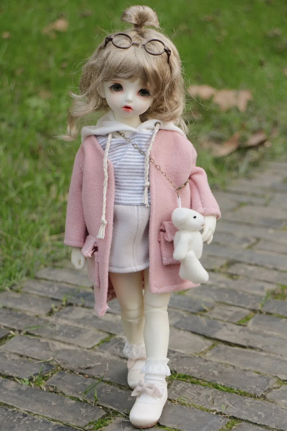 

1 Set=5pcs Winter Clothes for dolls pink Coat+ Stripe Hoodie + Skirt+ socks + bear for 1/4 1/6 bjd Dolls accessories