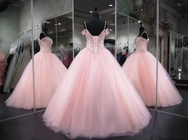 Luxury Pink Ball Gowns Quinceanera Dresses Spaghetti Straps Lace-Up Back Sequins Beaded Shining Puffy Sweet 16 Party Gowns Robes