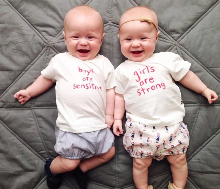 

MAGGIE'S WALKER Boys Girls T-shirt Baby Clothes Matching Brother Sister Letter Printed Cotton Toddler Clothes Siblings Top Tees