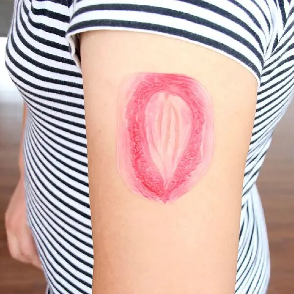 

Free shipping 1pc Fake Flesh Wounds Sticker Horror Scary Prank Joke Gag Practical Trick Novelty toys Halloween party supply gift