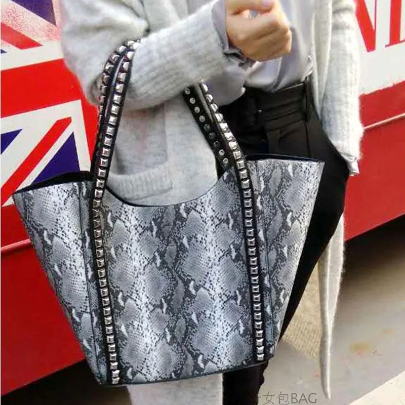 

2018 Luxury Large Capacity Women Leather Tote Bags Rivet Serpentine PU Shopper Bag Black Snake Composite Bag Stud Valentine Gift