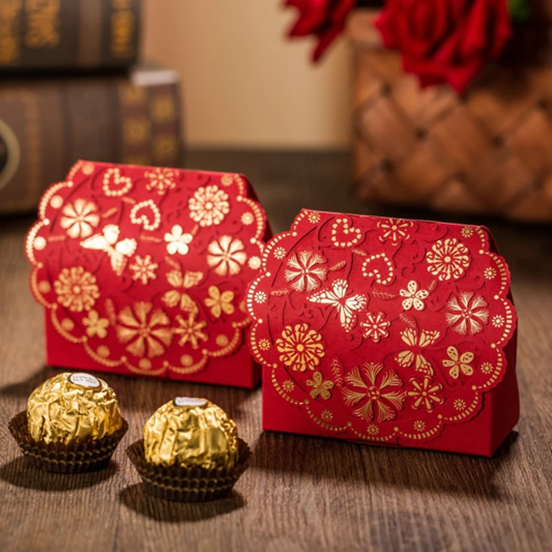 

2018 Laser Cutting Golden Flowers Gift Box Wedding Decorations Red Candy Box For Christmas New Year (25 pieces/lot)