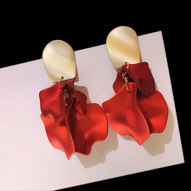 

Dominated new 2019 fashion temperament Women contracted delicate design metal petals exaggerated long Drop earrings Jewelry