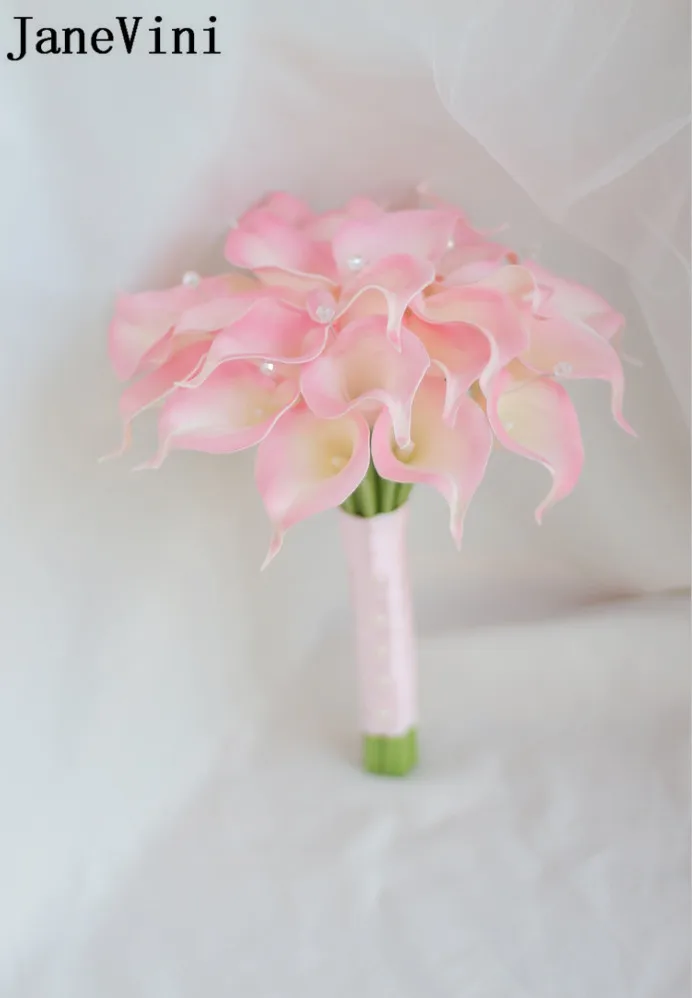 IFFO-bride-holding-flower-custom-modeling-pink-calla-lily-lily-wedding-bouquet-simple-bridesmaid-bride-bouquet (3)
