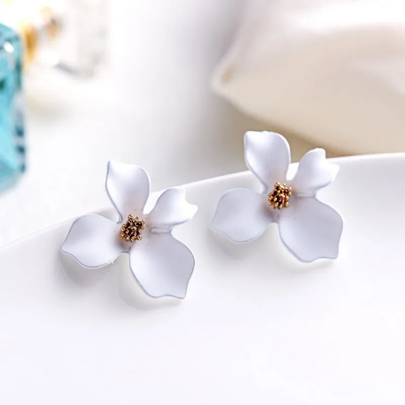 

Trendy Ladies Cute Spray Paint Metal Flower Stud Earrings Women Korean Jewelry Student Girls Gifts Earring Brinco