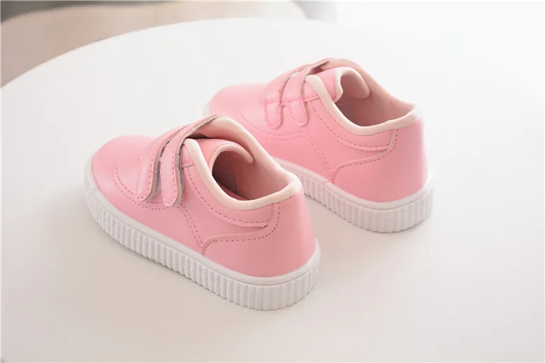 Однотонная обувь с мягкой подошвой для маленьких мальчиков и девочек, модная детская повседневная обувь, детские кроссовки, прогулочная обувь для новорожденных