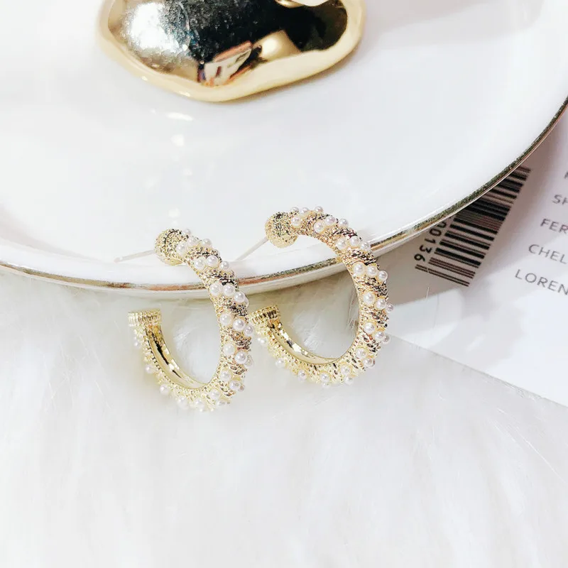 

New Arrival Fashion Classic Metal Round Women Hoop Earrings Female Simple Super Pearl Semi-circular Earrings Korean Jewelry