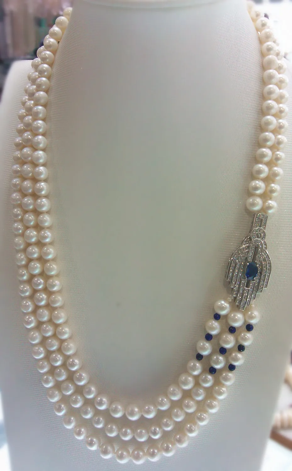 

Free shipping@@@@@ wholesale high quality 3rows natural AA 9-10mm white freshwater pearl with nice and fashionable clap necklace