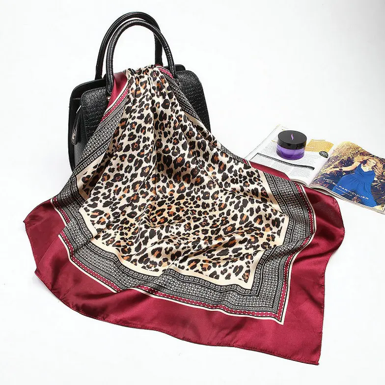 Модные леопардовые шарфы для женщин красный Шелковый сатиновый хиджаб шарф Женский 90*90 см Роскошная квадратная платочная повязка на голову шарфы для дам - Цвет: W41205