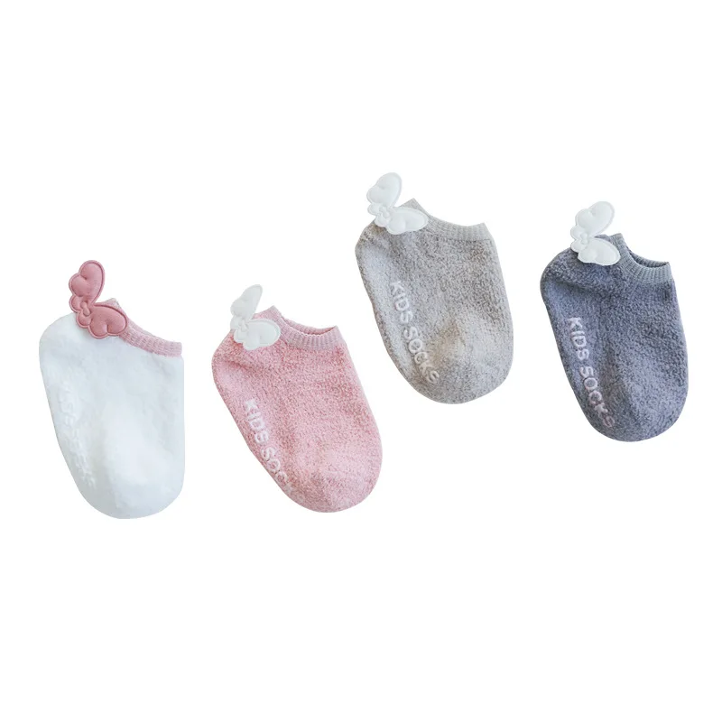 Милые Нескользящие носки для малышей короткие носки-тапочки из кораллового флиса с крыльями ангела для девочек хлопковые носки высокого качества для новорожденных